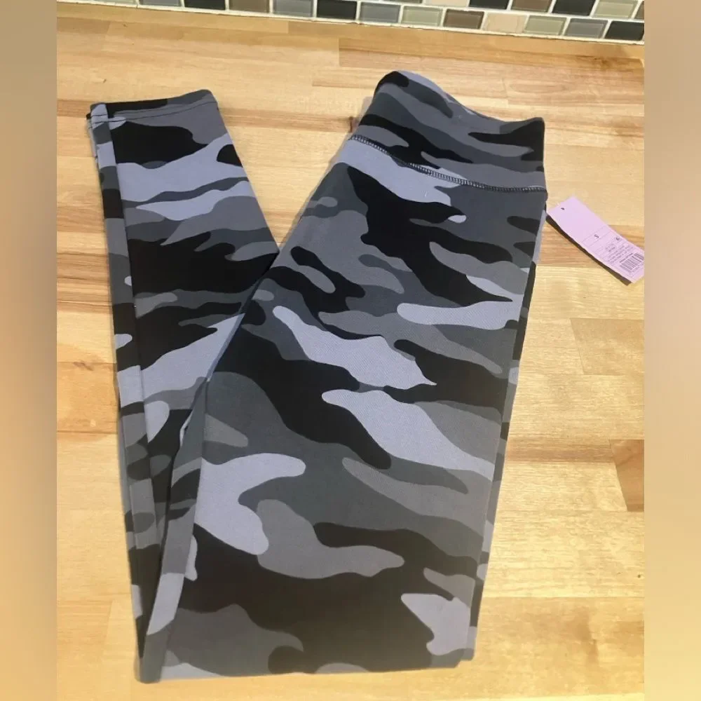 NWT, wild fable, camo leggings, size small - Picture 1 of 3